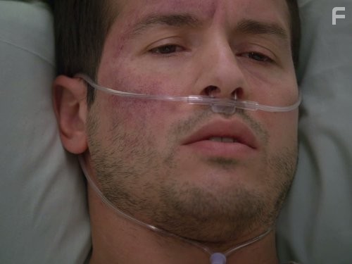 Jon Seda in Доктор Хаус (2004)