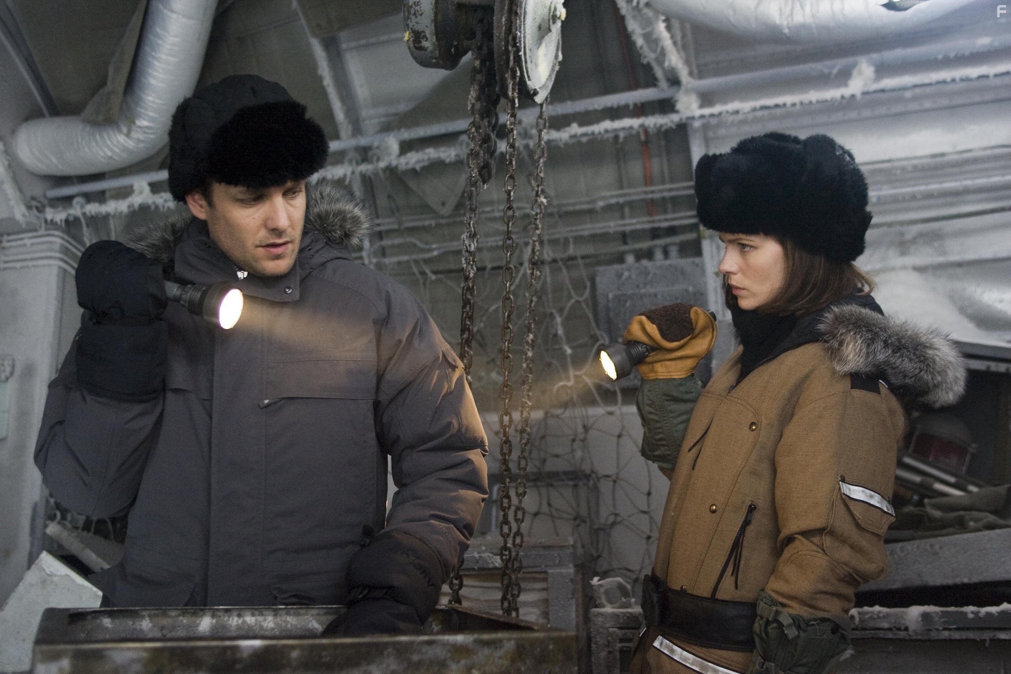 Kate Beckinsale and Gabriel Macht in Белая мгла (2009)