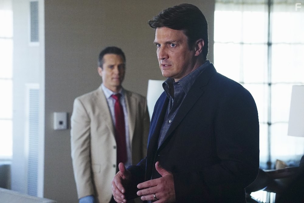 Seamus Dever and Nathan Fillion in Касл (2009)