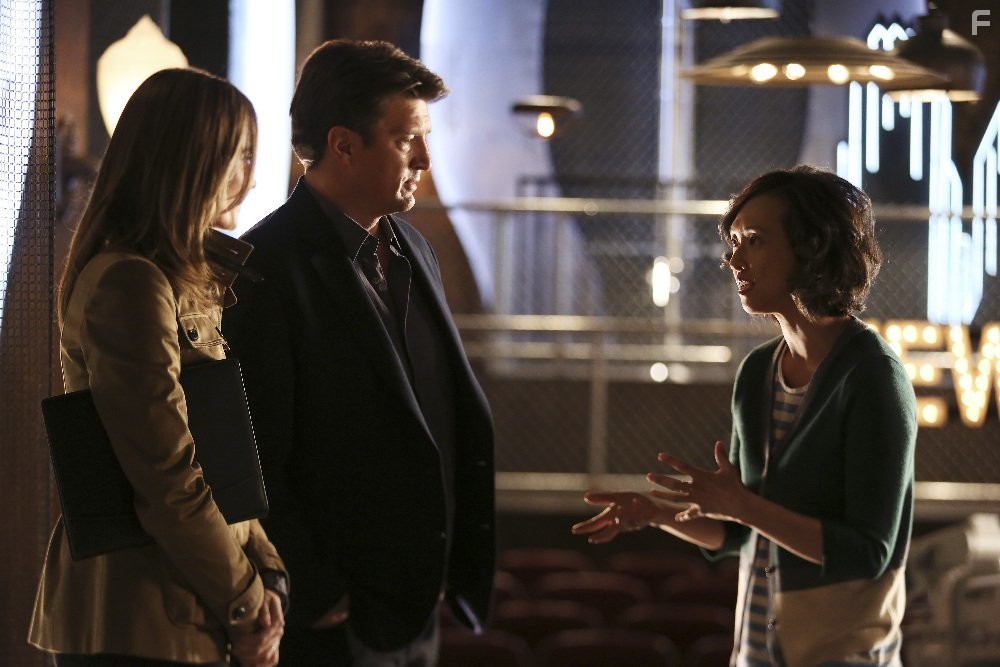 Nathan Fillion, Stana Katic, and Joy Osmanski in Касл (2009)