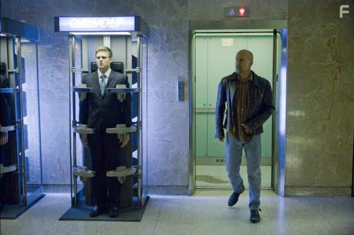 Bruce Willis in Суррогаты (2009)