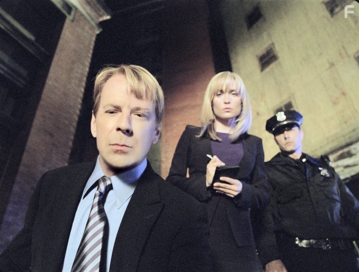 Bruce Willis and Radha Mitchell in Суррогаты (2009)