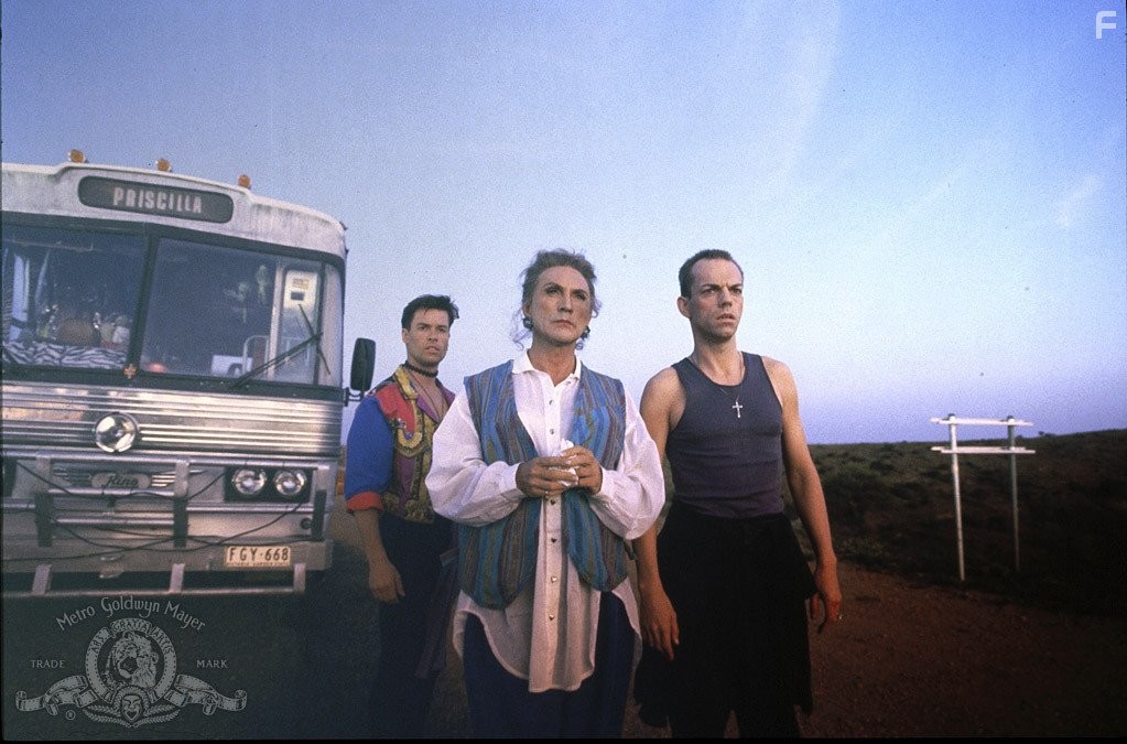 Terence Stamp, Guy Pearce, and Hugo Weaving in Приключения Присциллы, королевы пустыни (1994)