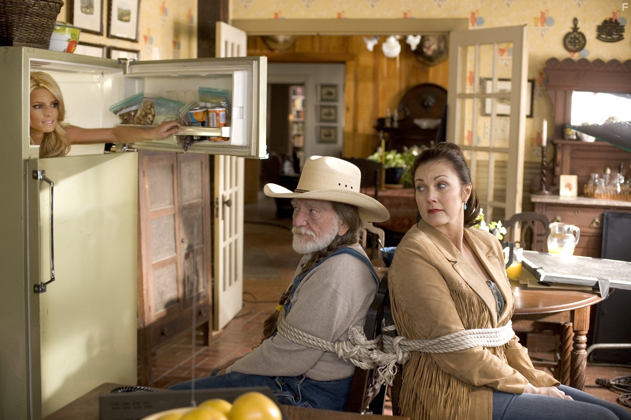 Lynda Carter and Willie Nelson in Придурки из Хаззарда (2005)