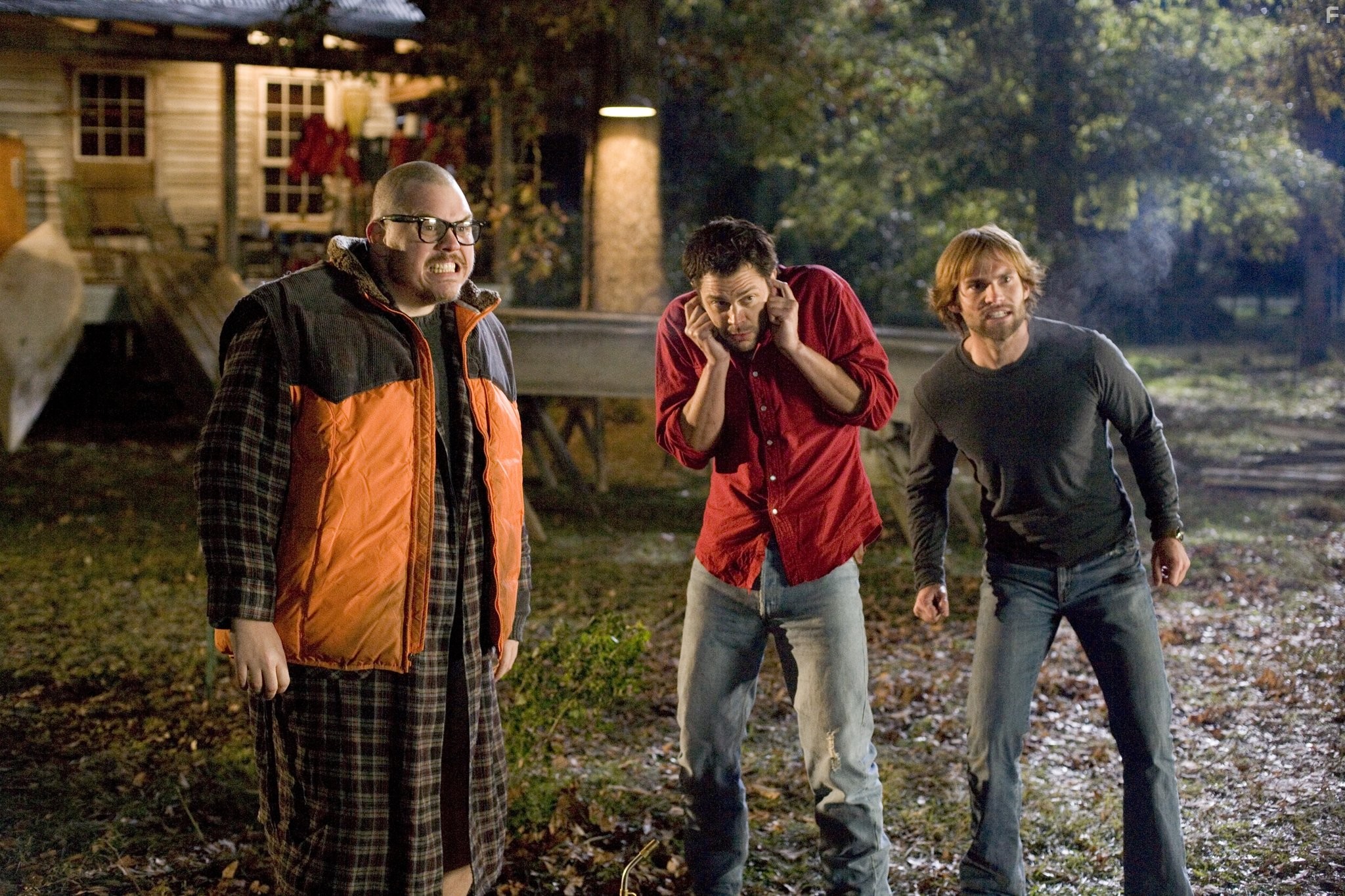 Seann William Scott and Johnny Knoxville in Придурки из Хаззарда (2005)