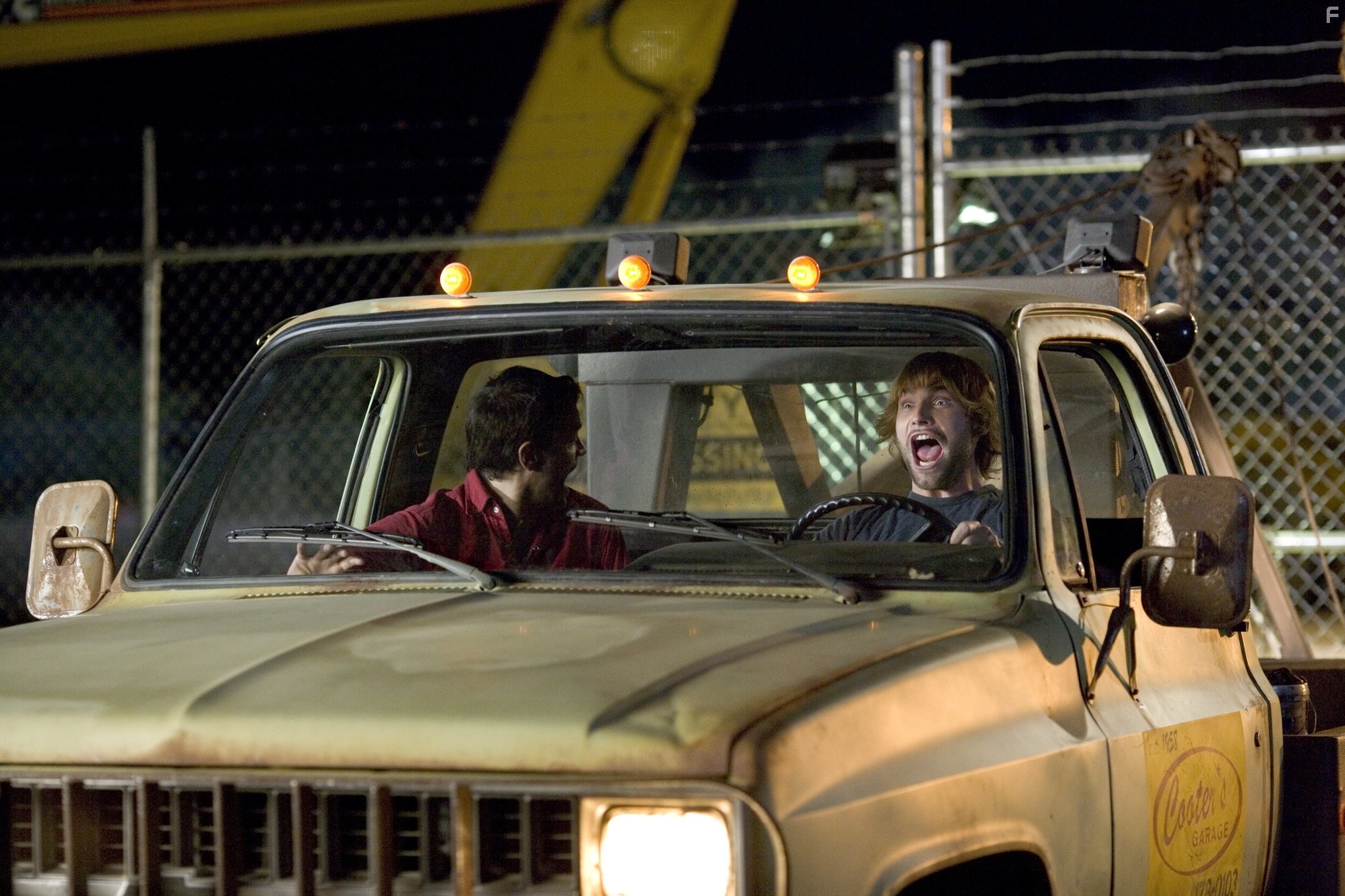 Seann William Scott and Johnny Knoxville in Придурки из Хаззарда (2005)