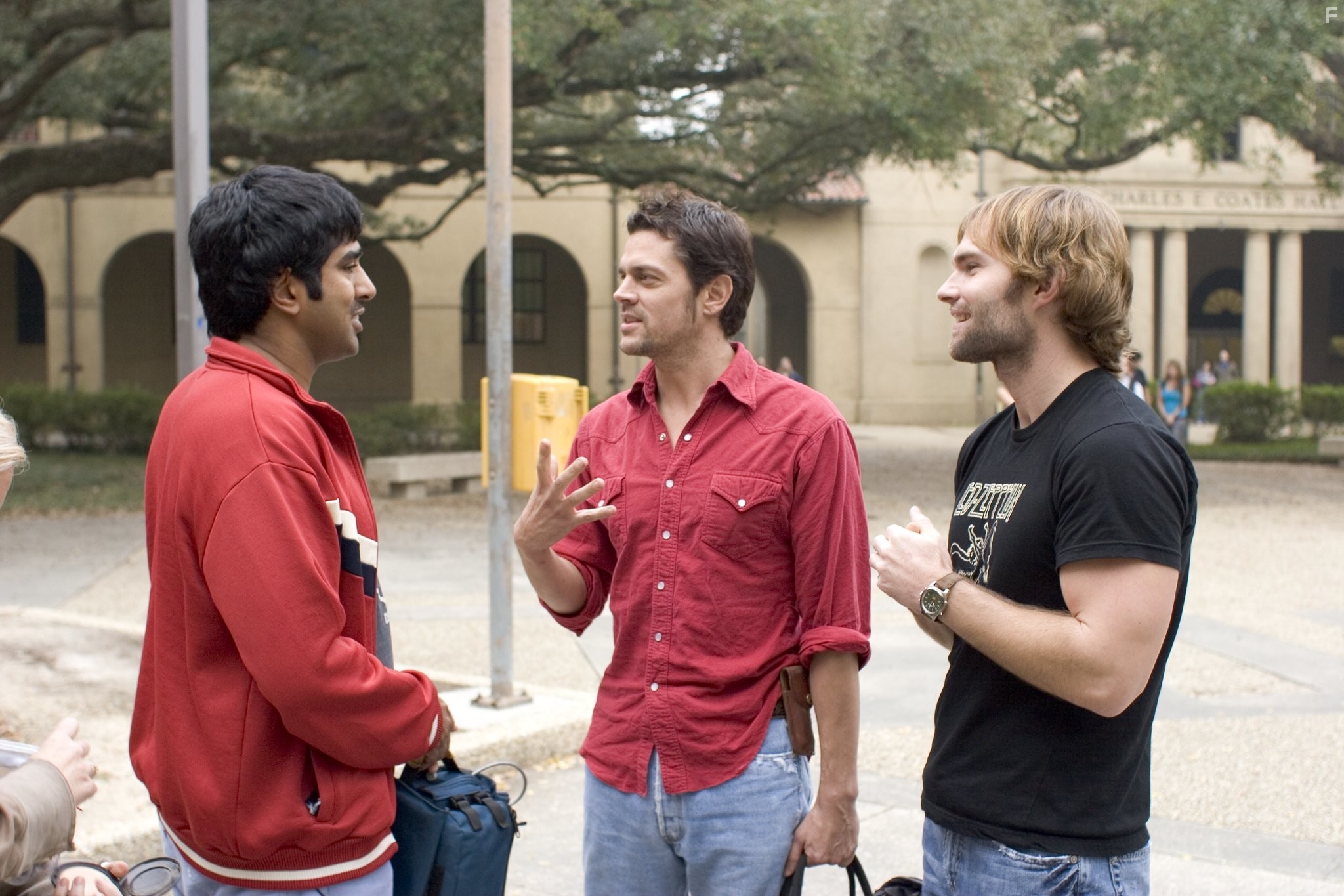 Seann William Scott, Jay Chandrasekhar, and Johnny Knoxville in Придурки из Хаззарда (2005)