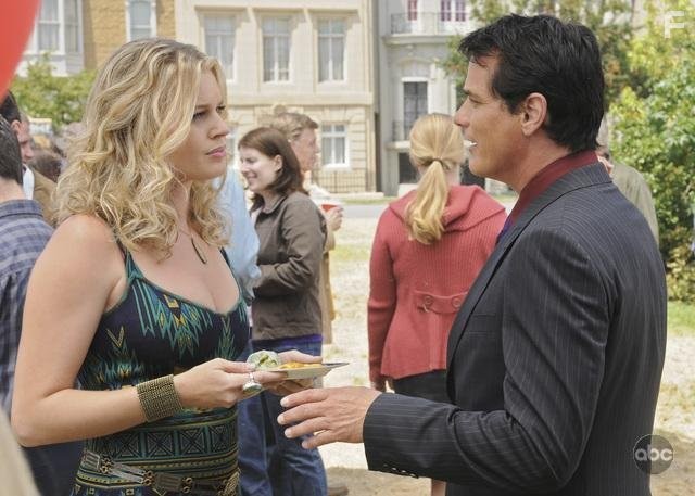 Rebecca Romijn and Paul Gross in Иствик (2009)