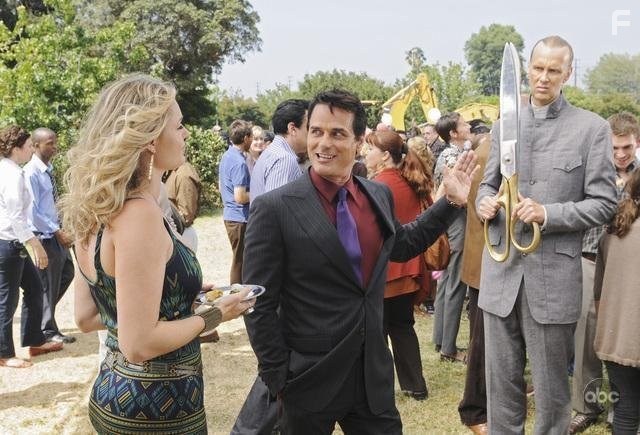 Rebecca Romijn and Paul Gross in Иствик (2009)