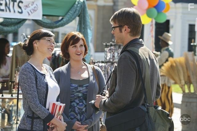 Lindsay Price, Sara Rue, and Johann Urb in Иствик (2009)