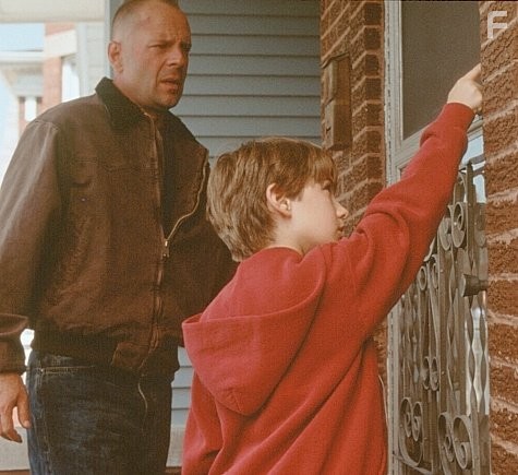 Bruce Willis and Miko Hughes in Меркурий в опасности (1998)