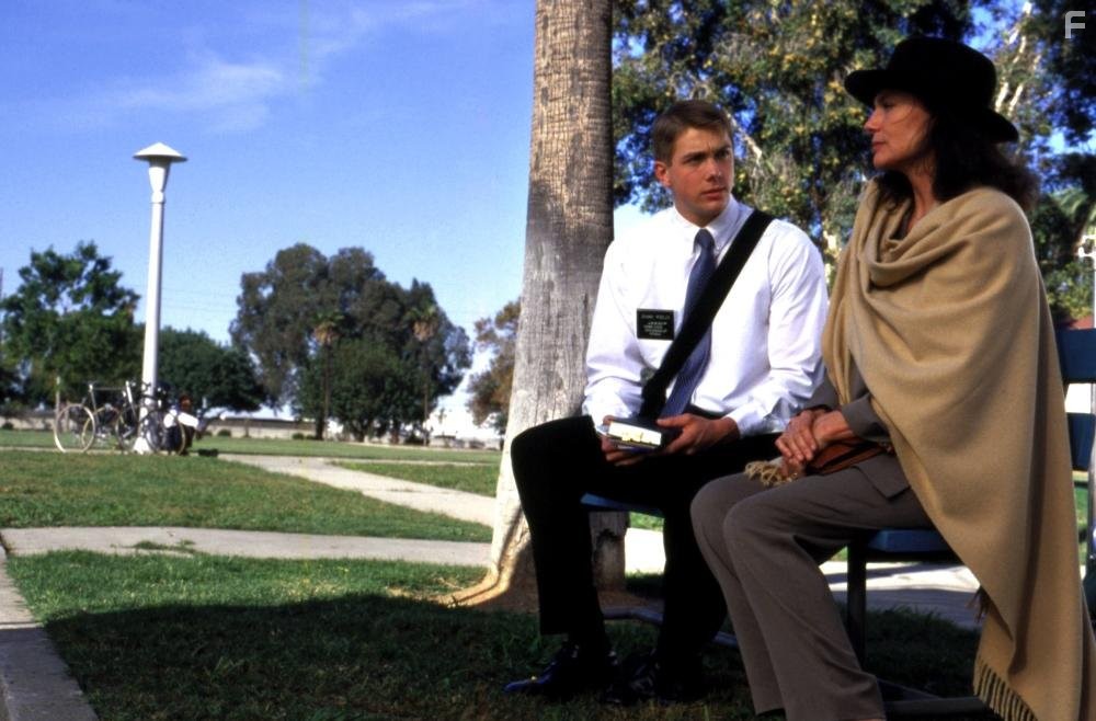 Jacqueline Bisset and Steve Sandvoss in Последние дни (2003)