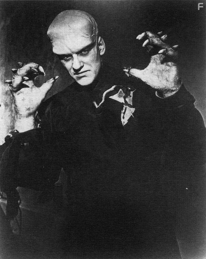 James Arness in Нечто (1951)