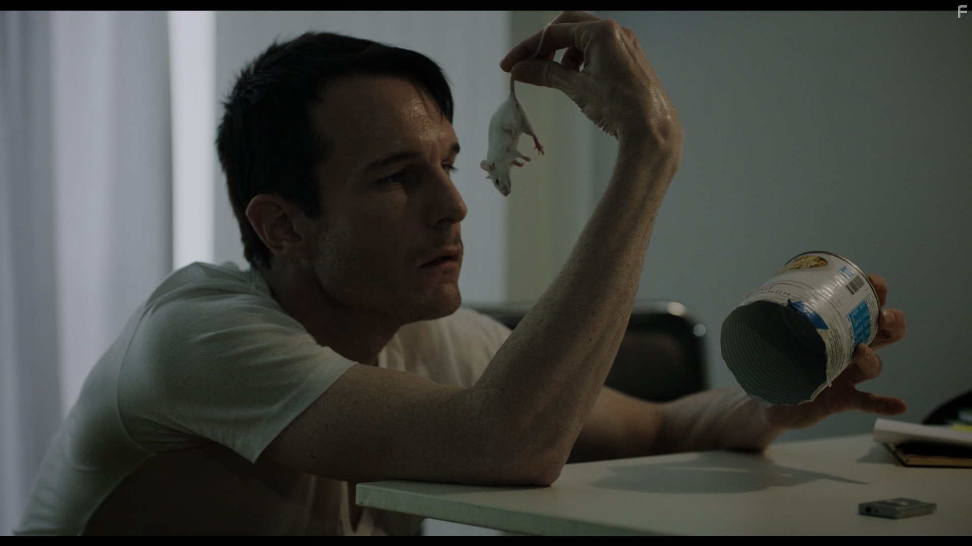 Michael Eklund in Ошибки человеческого тела (2012)