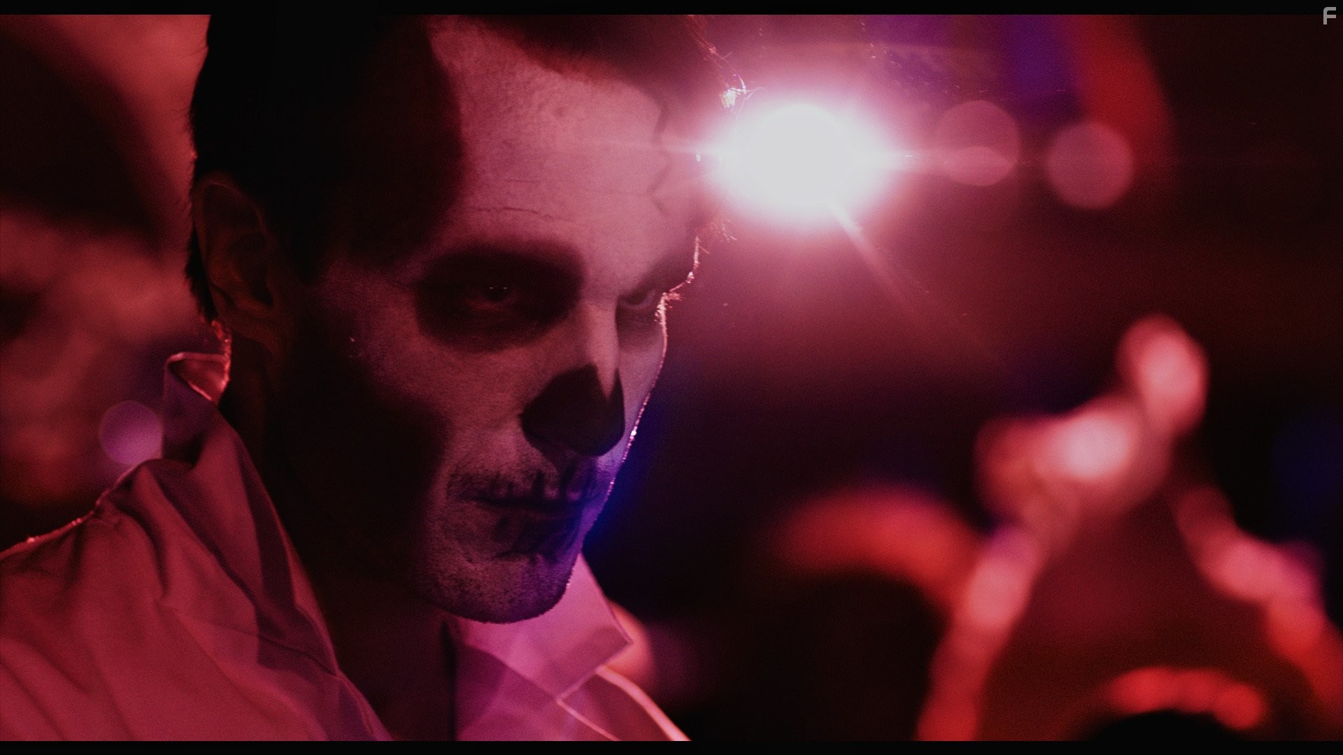 Michael Eklund in Ошибки человеческого тела (2012)