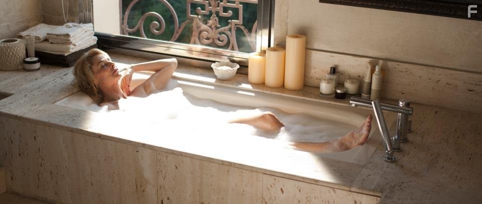 Bel?n Rueda in Тело (2012)