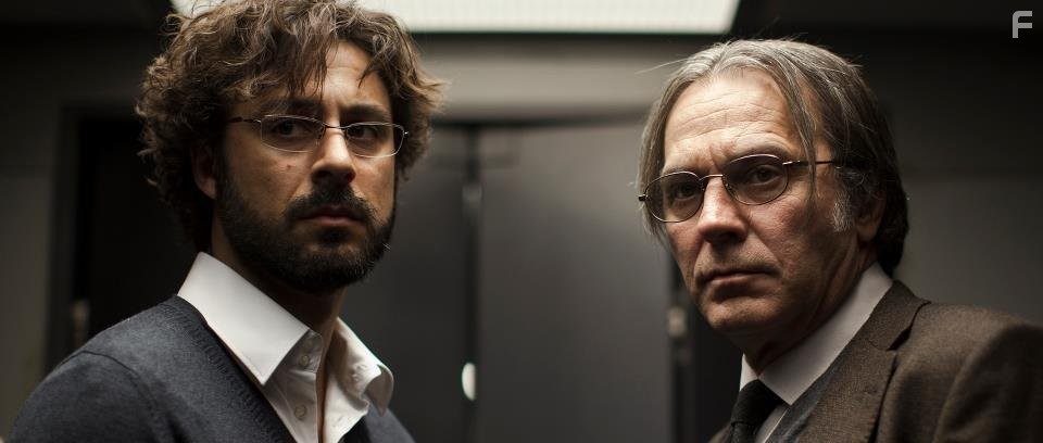 Jos? Coronado and Hugo Silva in Тело (2012)