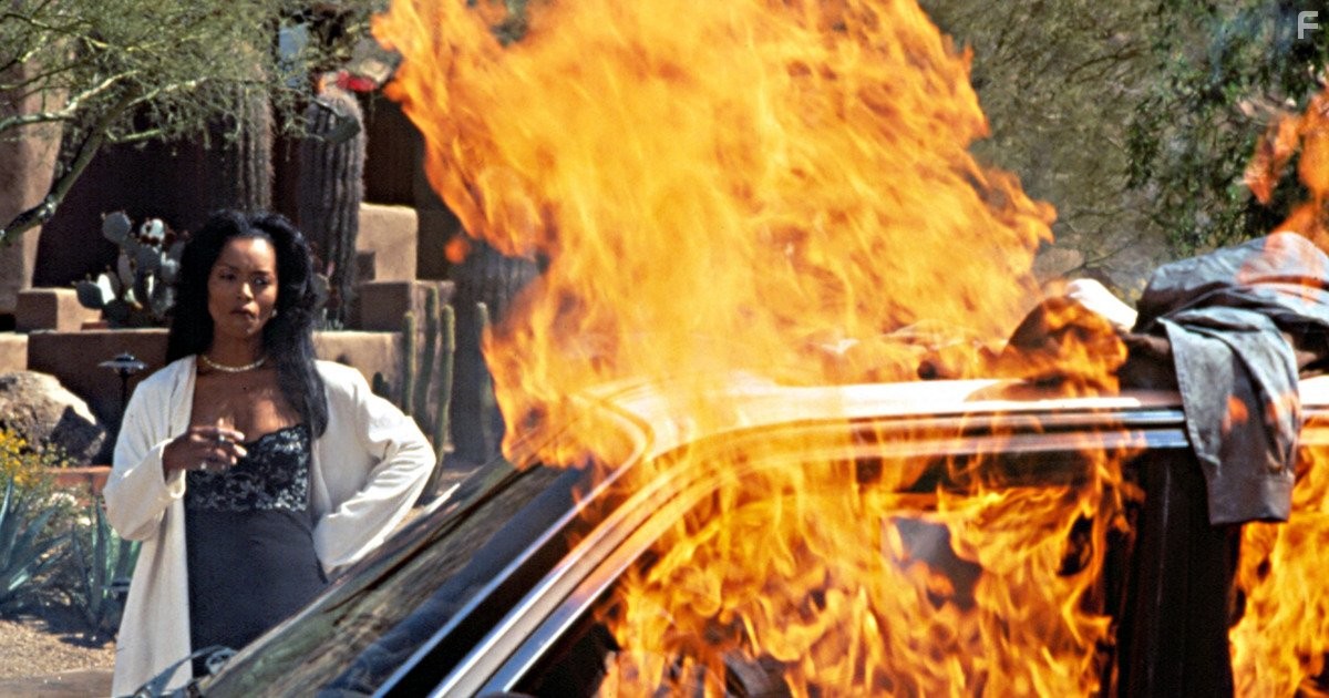 Angela Bassett in В ожидании выдоха (1995)