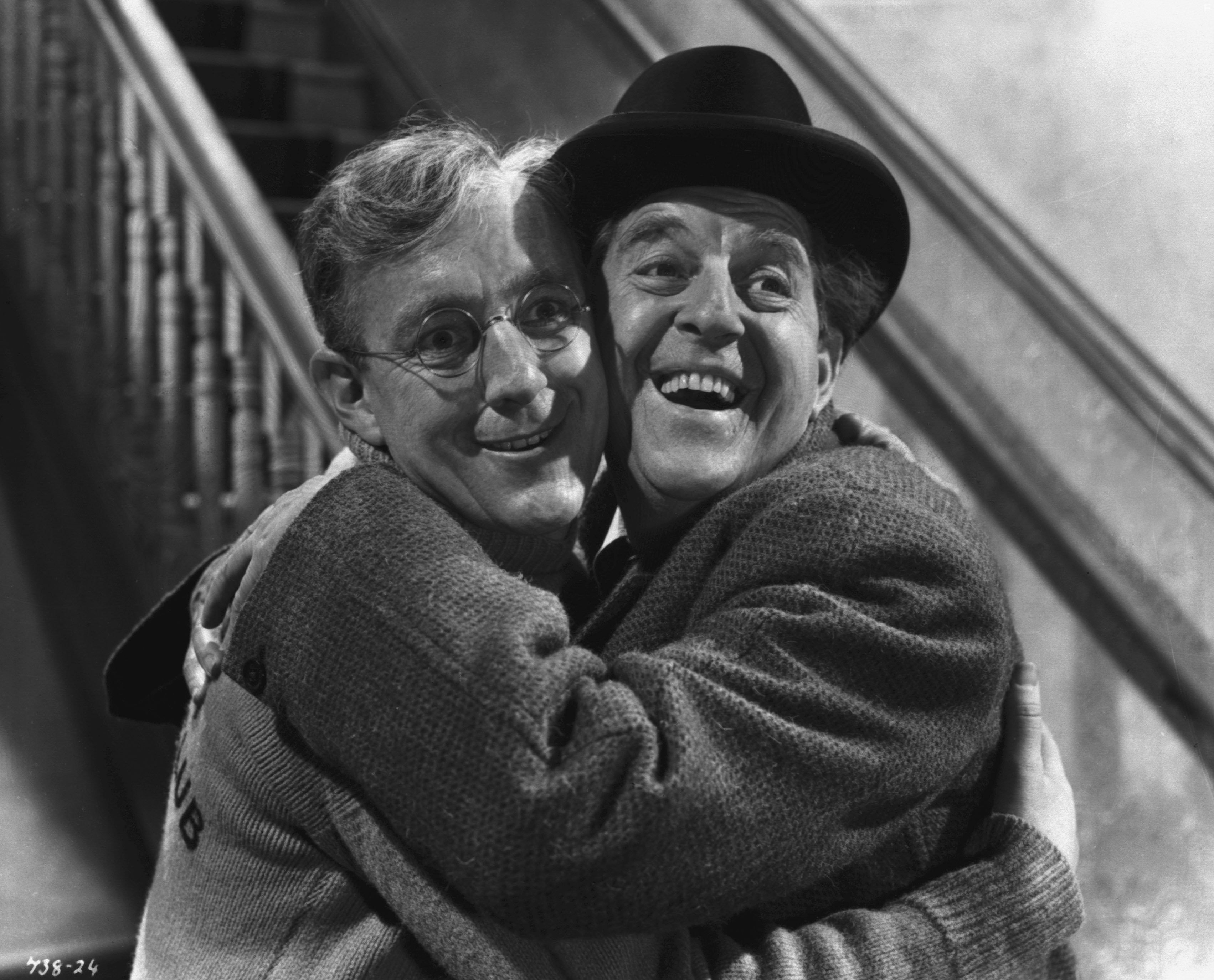Alec Guinness and Stanley Holloway in Банда с Лавендер Хилл (1951)