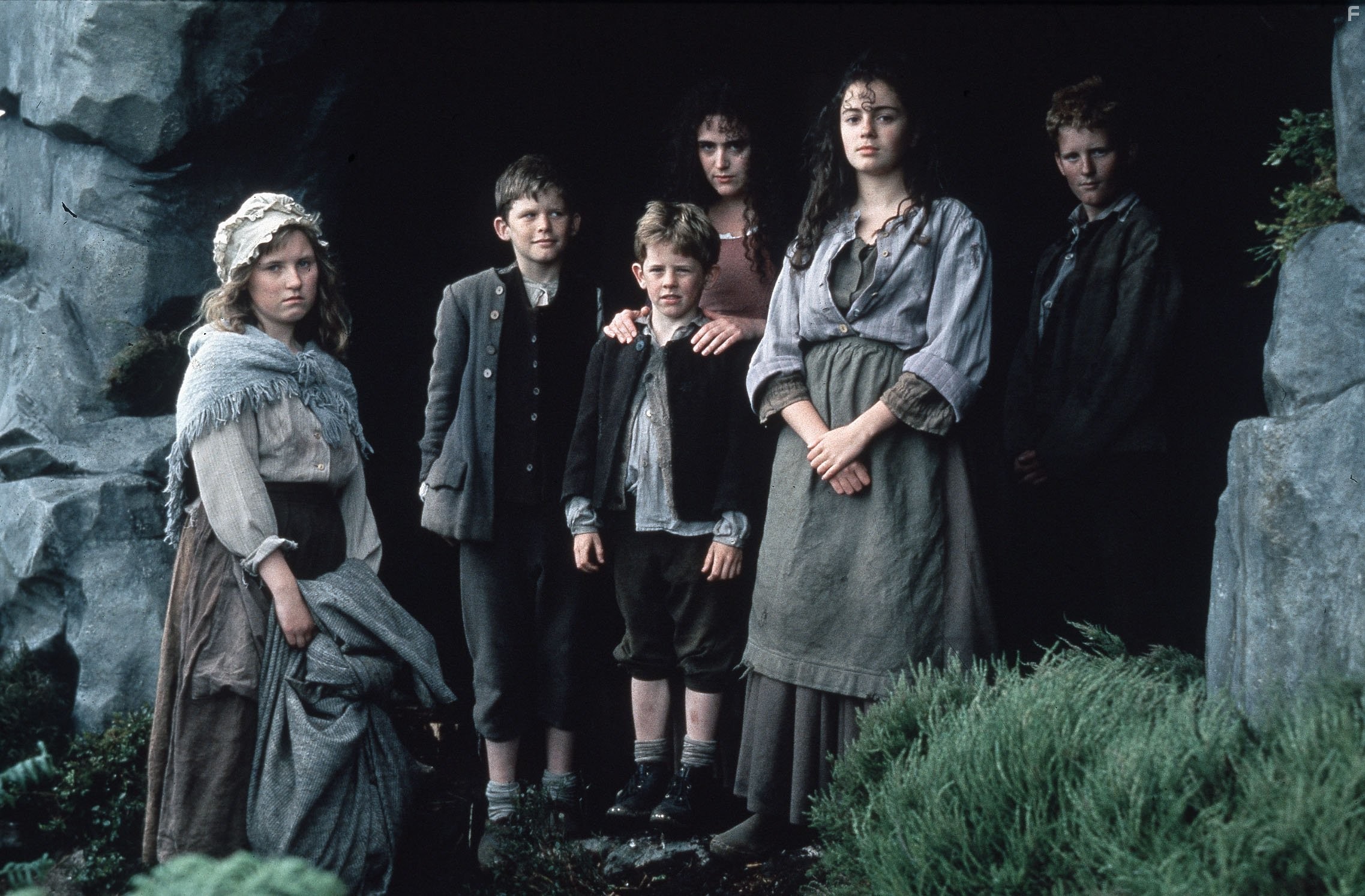 Leanne Bradford, Luke Conway, Fiona Dixon, Danny Lee, Andrew McWilliams, and Tracy Whitwell in The Dwelling Place (1994)