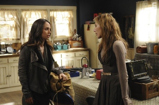 Eliza Dushku and Dichen Lachman in Кукольный дом (2009)
