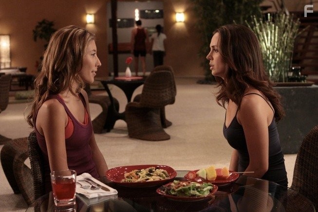 Eliza Dushku and Dichen Lachman in Кукольный дом (2009)