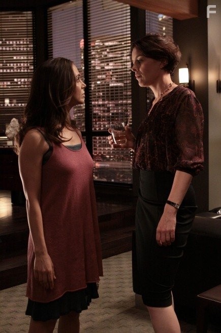 Eliza Dushku and Olivia Williams in Кукольный дом (2009)