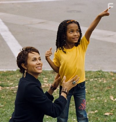 Nicole Ari Parker and Yara Shahidi in Представь себе (2009)