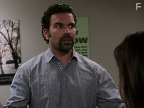 Ricardo Chavira in Отчаянные домохозяйки (2004)