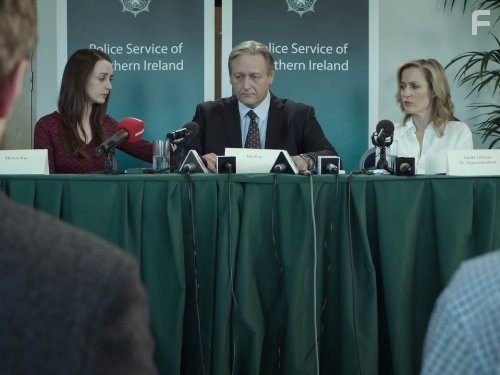 Gillian Anderson, B.J. Hogg, and Lisa Hogg in Крах (2013)