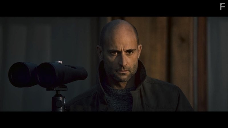 Mark Strong in Добро пожаловать в капкан (2013)