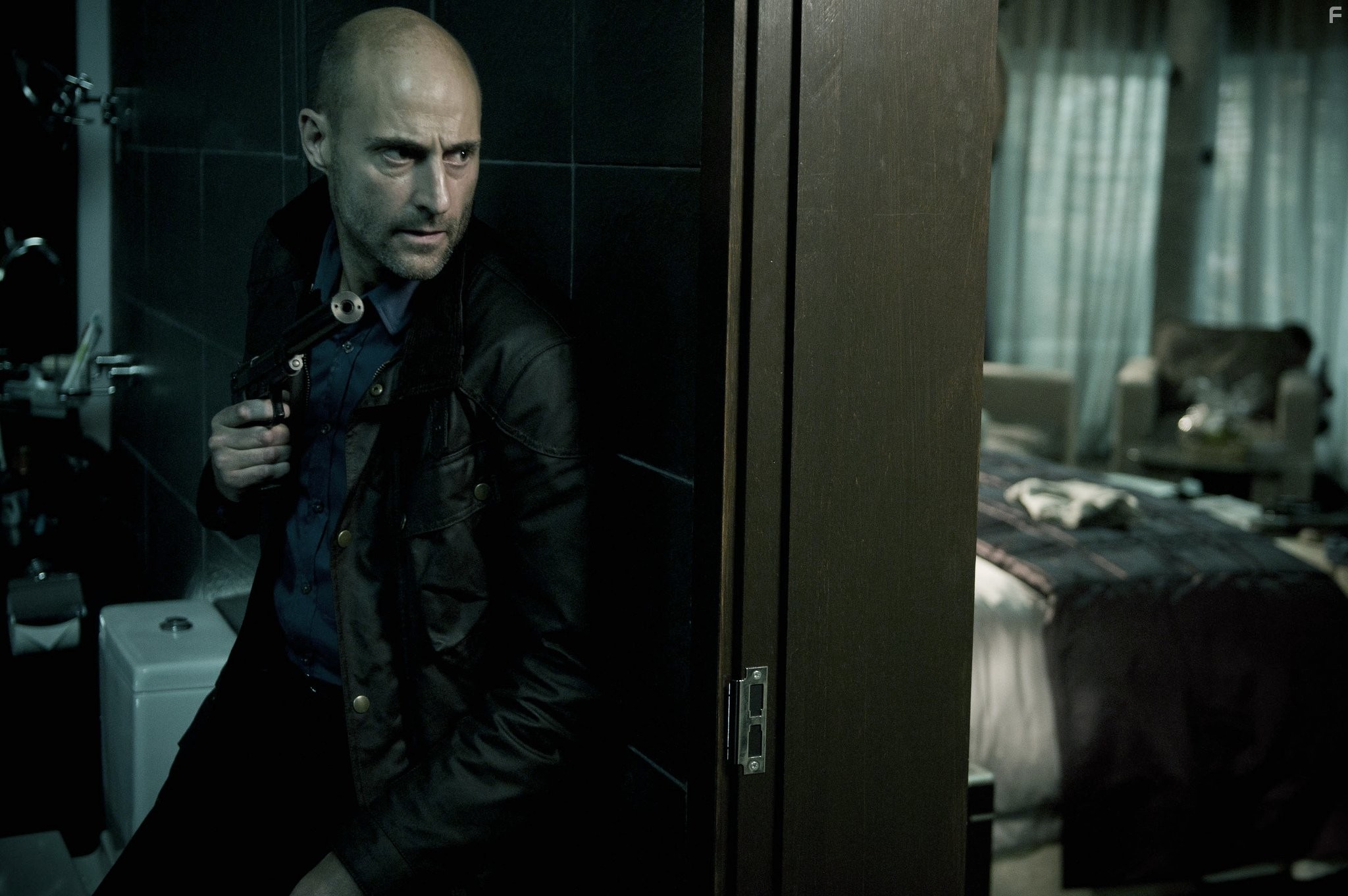 Mark Strong in Добро пожаловать в капкан (2013)