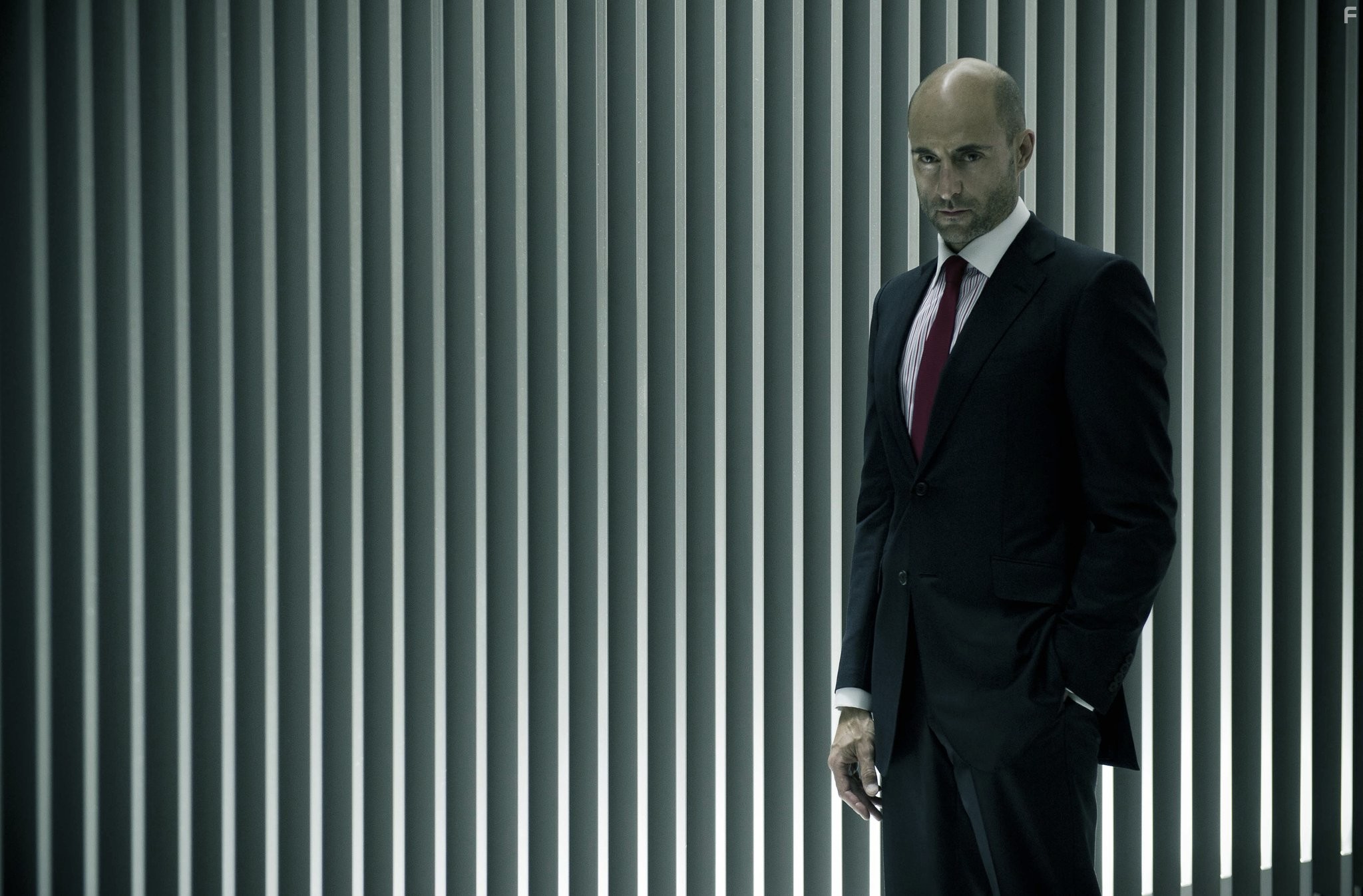 Mark Strong in Добро пожаловать в капкан (2013)