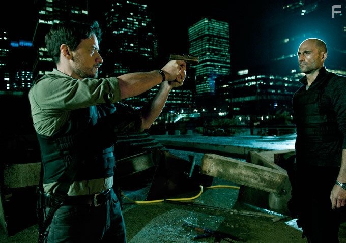 James McAvoy and Mark Strong in Добро пожаловать в капкан (2013)