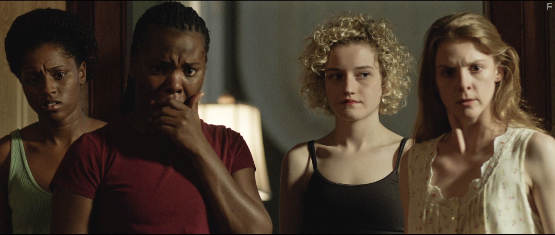 Ashley Bell, Julia Garner, Erica Michelle, and Sharice A. Williams in Последнее изгнание дьявола: Второе пришествие (2013)