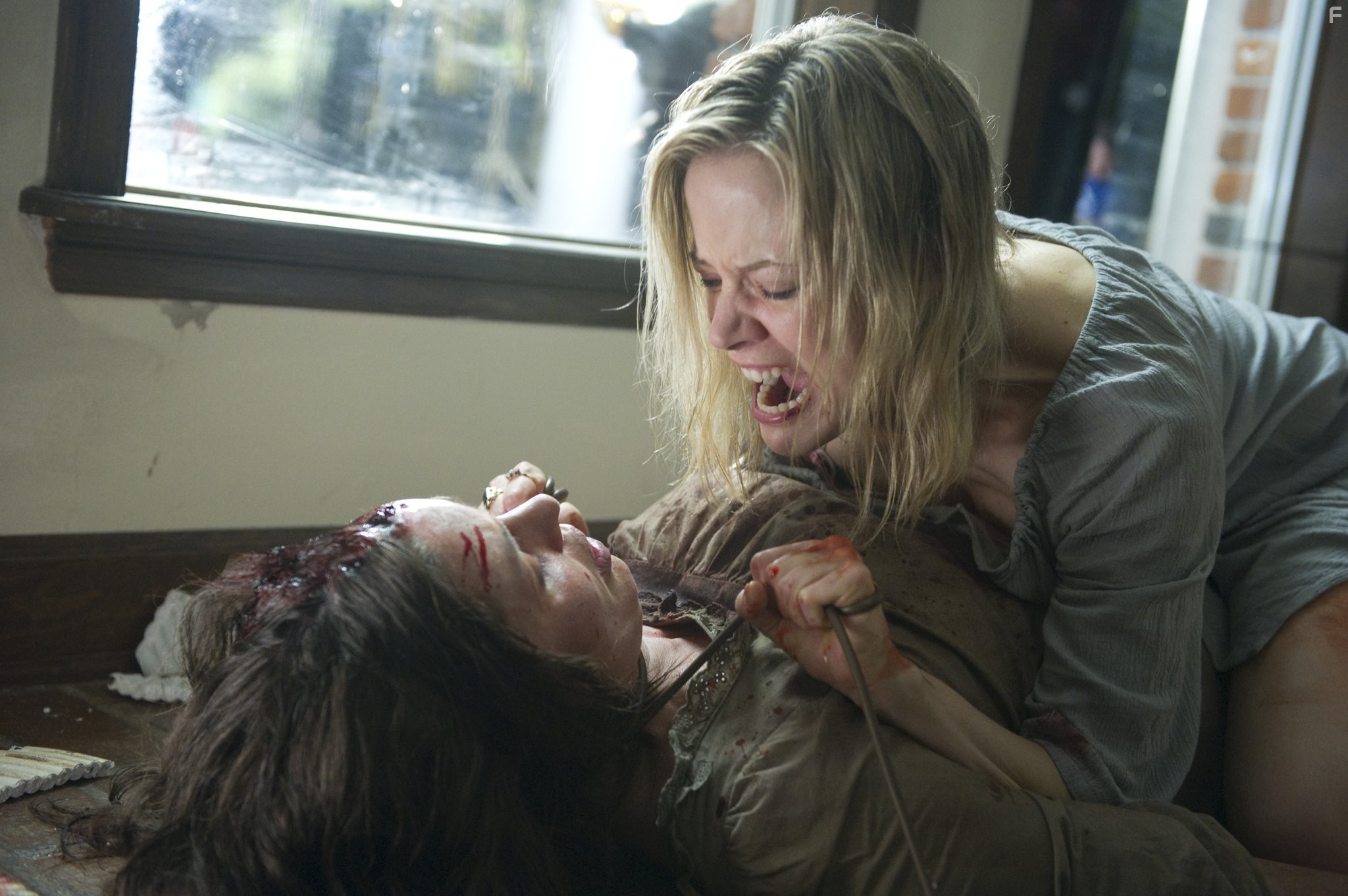 Pell James in Темные круги (2013)