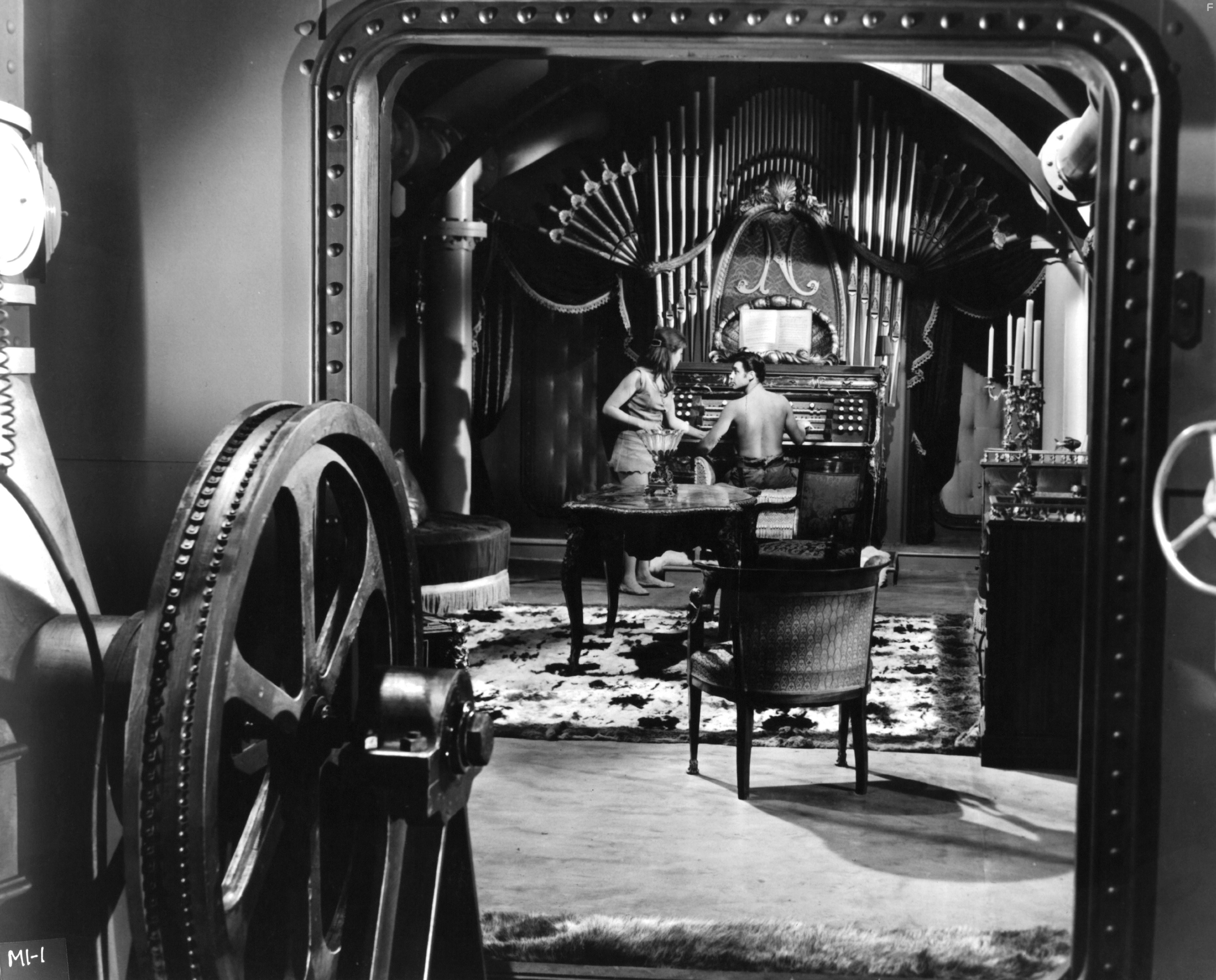 Michael Callan and Beth Rogan in Остров приключений (1961)