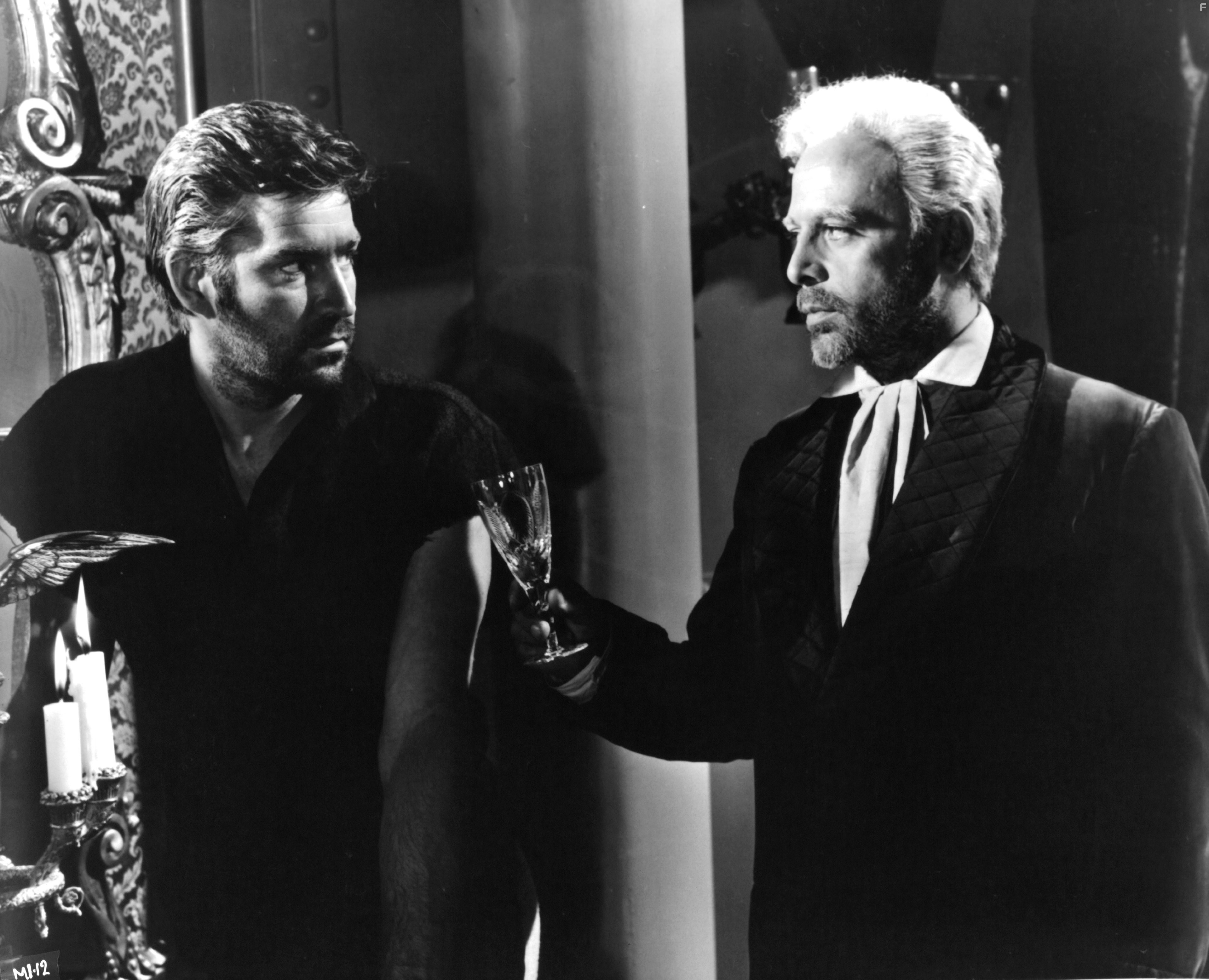 Herbert Lom and Michael Craig in Остров приключений (1961)