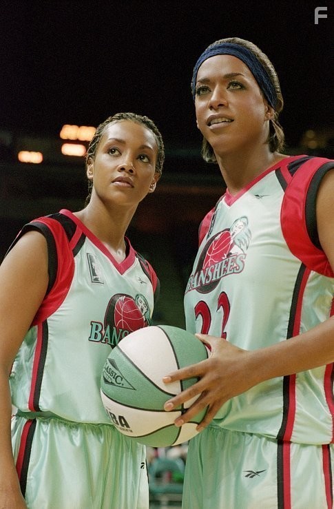 Vivica A. Fox and Miguel A. N??ez Jr. in Суперстар (2002)