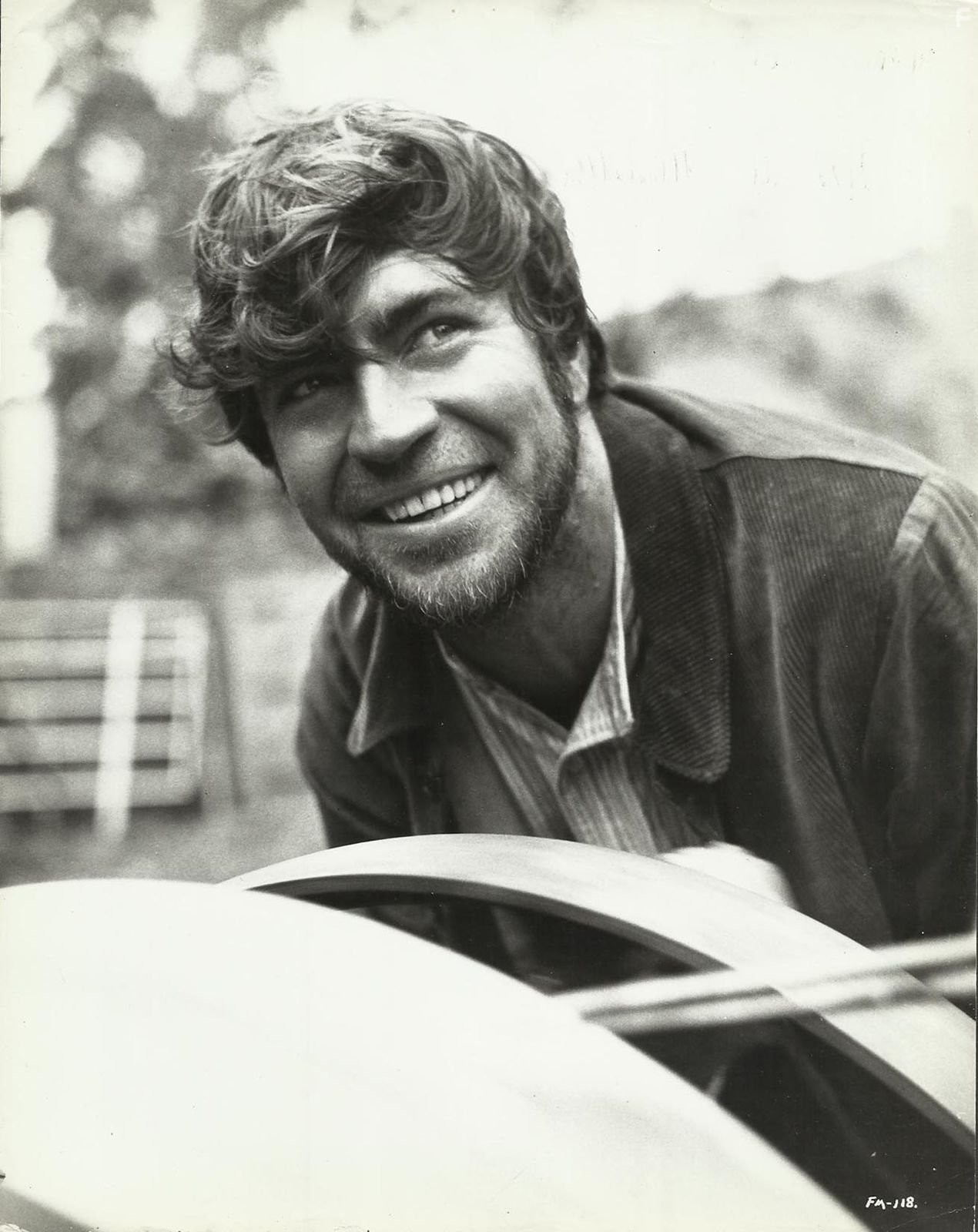 Alan Bates in Вдали от безумной толпы (1967)
