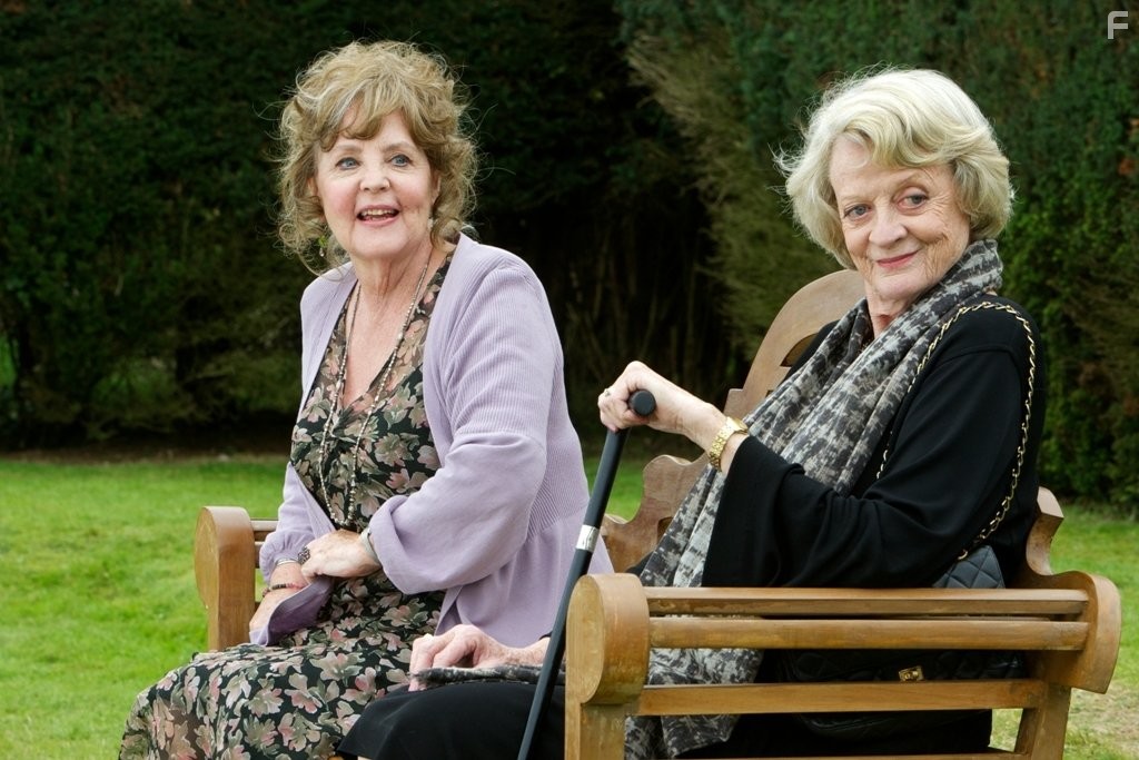 Maggie Smith and Pauline Collins in Квартет (2012)