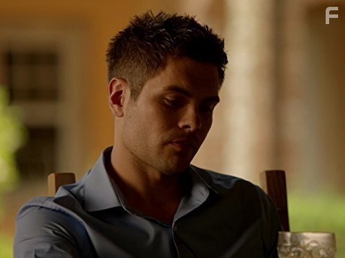 Erik Valdez in Грейсленд (2013)