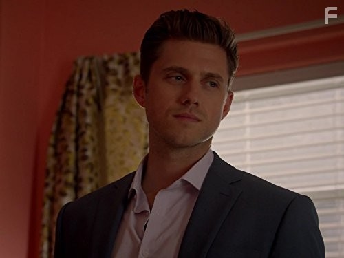 Aaron Tveit in Грейсленд (2013)