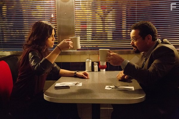 Vincent Laresca and Vanessa Ferlito in Грейсленд (2013)