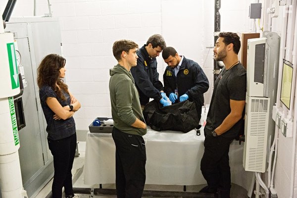 Daniel Sunjata, Vanessa Ferlito, and Aaron Tveit in Грейсленд (2013)
