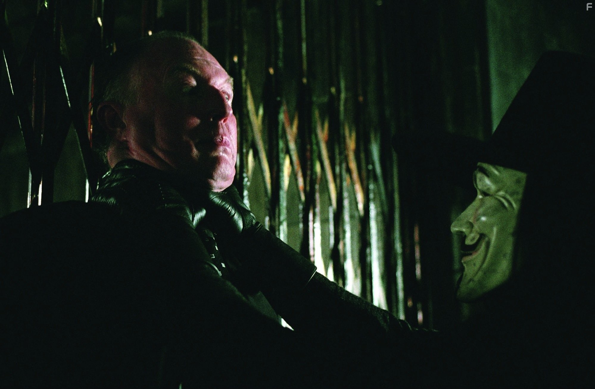 Tim Pigott-Smith and Hugo Weaving in В значит Вендетта (2005)