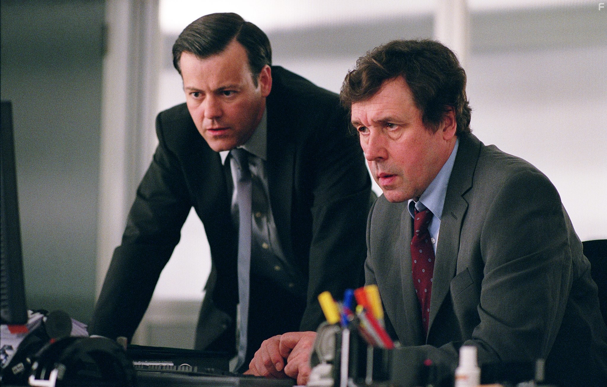 Rupert Graves and Stephen Rea in В значит Вендетта (2005)