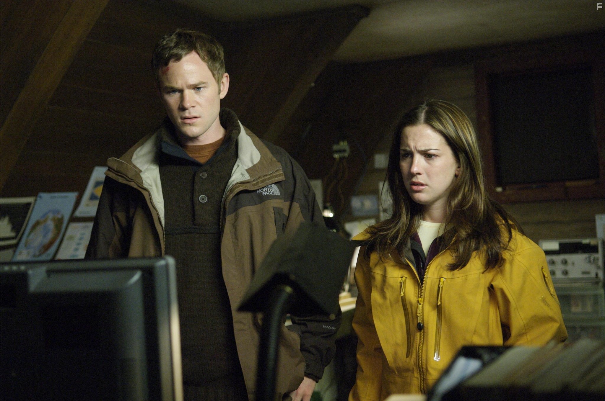 Aaron Ashmore and Martha MacIsaac in Оттепель (2009)