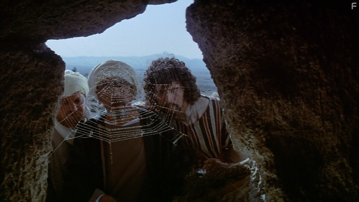 Martin Benson, George Camiller, and Wolfe Morris in Послание (1976)