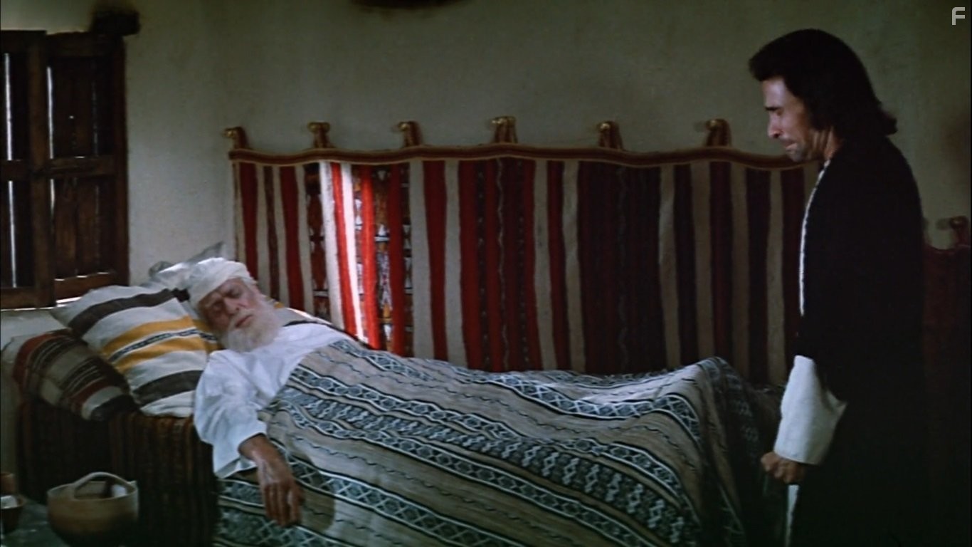 Andr? Morell and Damien Thomas in Послание (1976)